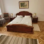 Kiskatona Vendeghaz Tatil Evi *